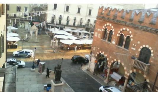 Piazza delle Erbe Square Streaming Verona Webcam Italy